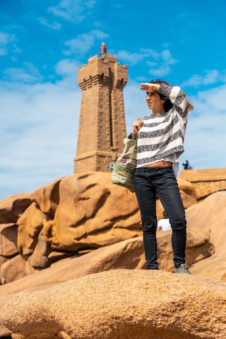 a young woman at the mean ruz lighthouse port of 2023 11 27 05 28 32 utc